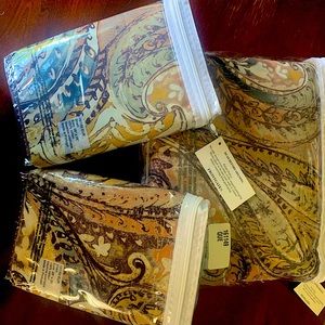 Front gate queen duvet cover and shams